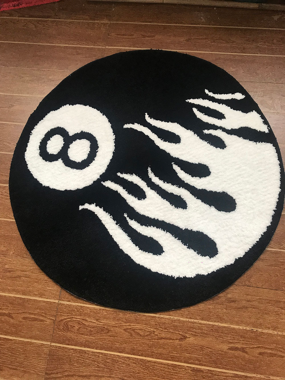 White Flame Billiards Black NO.8 Round Tufted Rug