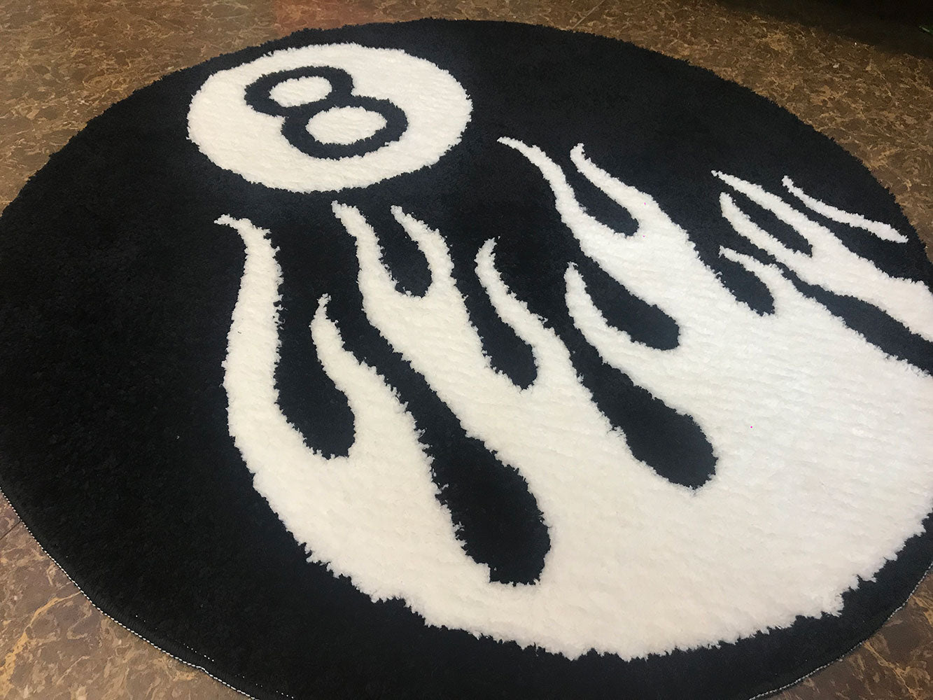 White Flame Billiards Black NO.8 Round Tufted Rug